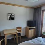 Apartament Tschol Martin *